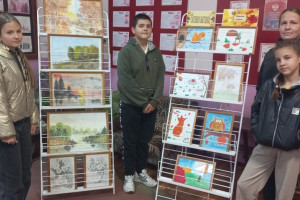 Выставка рисунков«Волшебные краски осени»